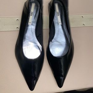 ZARA Pointed toe flats in black